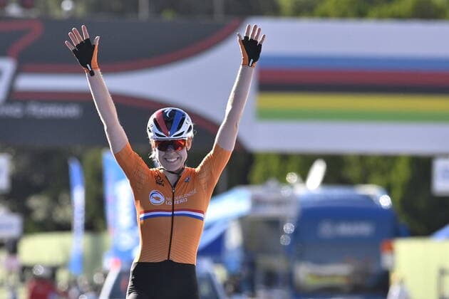 Bilder des Jahres 2020, Sport 09 September Sport Themen der Woche KW39 Radsport, WM in Imola, Anna van der Breggen gewinnt im Straßenrennen der Damen Dutch Anna van der Breggen celebrates after winning the women elite road race (143km) at the UCI Road World Cycling Championships, Saturday 26 September 2020, in Imola, Italy. ERICxLALMAND  x2552133x