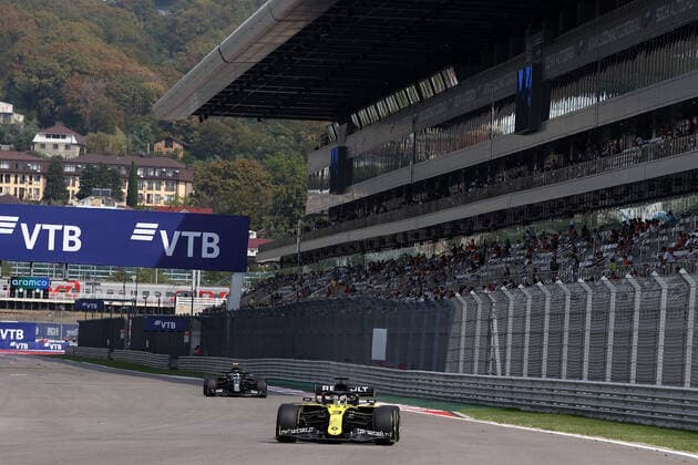 FORMULA 1 VTB RUSSIAN GRAND PRIX 2020 26 09 2020, Sochi Autodrom, Sochi, FORMULA 1 VTB RUSSIAN GRAND PRIX 2020 , in the picture Daniel Ricciardo AUS 3 , Renault DP World F1 Team, Valtteri Bottas FIN 77 , Mercedes AMG Petronas F1 Team nordphotoxBratic nph00250