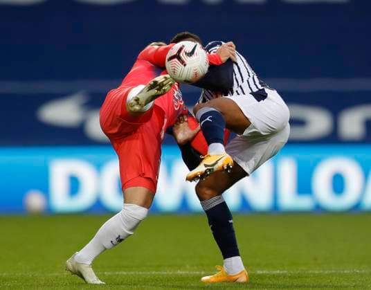 Bilder des Jahres 2020, Sport 09 September Sport Themen der Woche KW39 Sport Bilder des Tages Timo Werner of Chelsea tussles with Darnell Furlong of West Bromwich Albion during the Premier League match at The Hawthorns, West Bromwich. Picture date: 26th September 2020. Picture credit should read: Darren Staples Sportimage EDITORIAL USE ONLY. No use with unauthorised audio, video, data, fixture lists, club league logos or live services. Online in-match use limited to 120 images, no video emulation. No use in betting, games or single club league player publications. SPI-0673-0035