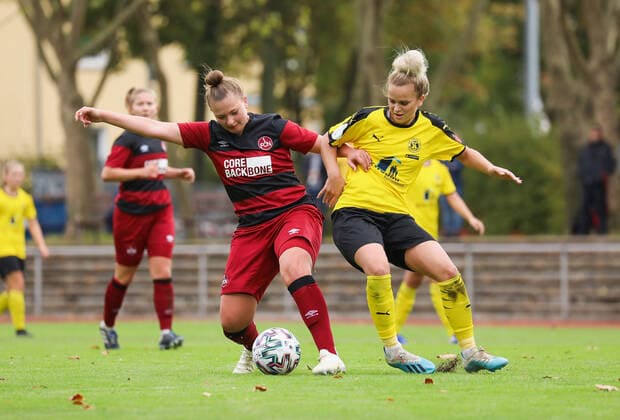 xjfx 27 09 2020 DFB Pokal Frauen SC Opel 06 Rüsselsheim 1 FC Nürnberg v l , Jessica May 1 FC Nürnberg Frauen , Michelle Beck SC Opel Rüsselsheim Frauen DFL DFB REGULATIONS PROHIBIT ANY USE OF PHOTOGRAPHS as IMAGE SEQUENCES and or QUASI VIDEO Copyright: HMBxMedia