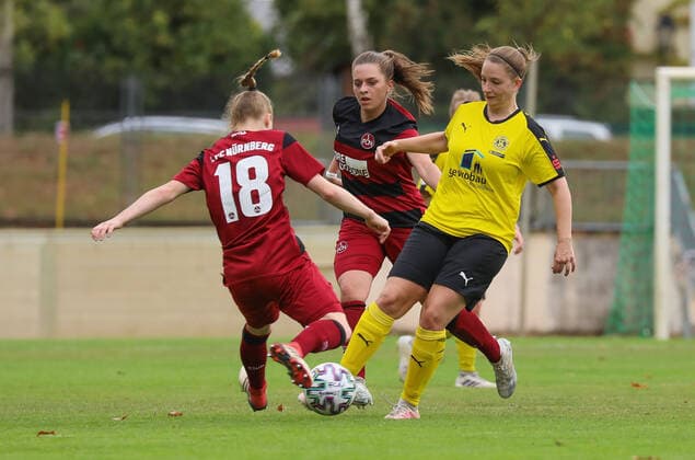 xjfx 27 09 09 2020 DFB Pokal Frauen SC Opel 06 Rüsselsheim 1 FC Nürnberg v l , Franziska Mai 1 FC Nürnberg Frauen , Luisa Richert 1 FC Nürnberg Frauen , Lorena Bernadie SC Opel Rüsselsheim Frauen DFL DFB REGULATIONS PROHIBIT ANY USE OF PHOTOGRAPHS as IMAGE SEQUENCES and or QUASI VIDEO Copyright: HMBxMedia