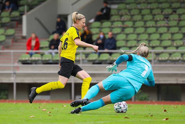 xjfx 27 09 2020 DFB Pokal Frauen SC Opel 06 Rüsselsheim 1 FC Nürnberg v l , Vanessa Kempf SC Opel Rüsselsheim Frauen , Lea Paulick 1 FC Nürnberg Frauen DFL DFB REGULATIONS PROHIBIT ANY USE OF PHOTOGRAPHS as IMAGE SEQUENCES and or QUASI VIDEO Copyright: HMBxMedia