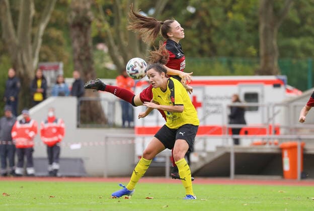 xjfx 27 09 09 2020 DFB Pokal Frauen SC Opel 06 Rüsselsheim 1 FC Nürnberg v l , Rebekka Salfelder 1 FC Nürnberg Frauen , Angela Fedel SC Opel Rüsselsheim Frauen DFL DFB REGULATIONS PROHIBIT ANY USE OF PHOTOGRAPHS as IMAGE SEQUENCES and or QUASI VIDEO Copyright: HMBxMedia