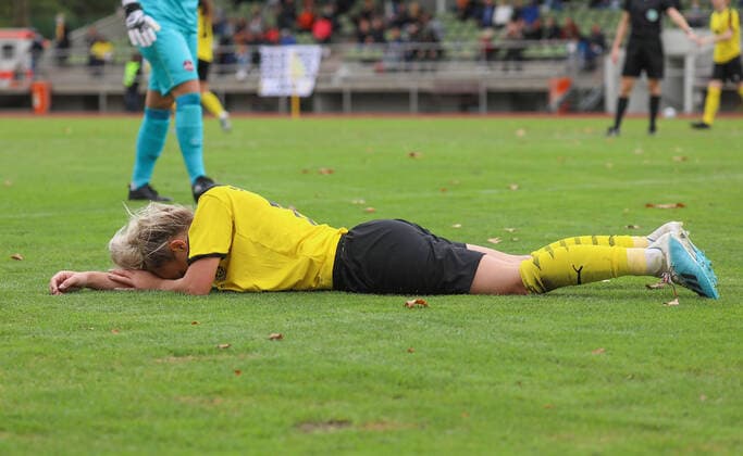 xjfx 27 09 2020 DFB Pokal Frauen SC Opel 06 Rüsselsheim 1 FC Nürnberg v l , Michelle Beck SC Opel Rüsselsheim Frauen DFL DFB REGULATIONS PROHIBIT ANY USE OF PHOTOGRAPHS as IMAGE SEQUENCES and or QUASI VIDEO Copyright: HMBxMedia