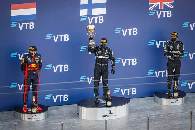 Motorsports FIA Formula One World Championship 2020, Grand Prix of Russia, 33 Max Verstappen NLD, Aston Martin Red Bull Racing , 77 Valtteri Bottas FIN, Mercedes AMG Petronas Formula One Team , 44 Lewis Hamilton GBR, Mercedes AMG Petronas Formula One Team , Sochi Russia