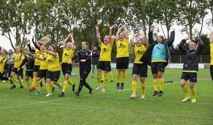 xjfx 27 09 09 2020 DFB Pokal Frauen SC Opel 06 Rüsselsheim 1 FC Nürnberg v l , Cheering about the progress at SC Opel Rüsselsheim DFL DFB REGULATIONS PROHIBIT ANY USE OF PHOTOGRAPHS as IMAGE SEQUENCES and or QUASI VIDEO Copyright: HMBxMedia