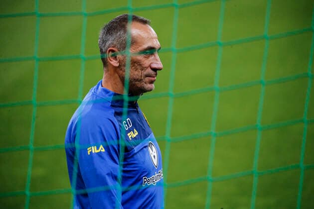 SOCCER - UEFA CL, RBS vs Tel Aviv, preview SALZBURG,AUSTRIA,29.SEP.20 - SOCCER - UEFA Champions League, play off, Red Bull Salzburg vs Maccabi Tel Aviv, preview, training Tel Aviv. Image shows head coach Georgios Donis (Tel Aviv). GEPAxpictures xJasminxWalter