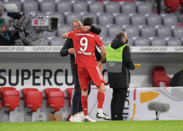 30 09 2020, Football Supercup FC Bayern Borussia Dortmund 30 09 2020, Football DFL Supercup 2020, FC Bayern Munich Borussia Dortmund, in the Allianz Arena Munich Final jubilation L R Coaches Hans Dieter Flick Bayern Munich and Robert Lewandowski Bayern Munich Photo Bernd Feil M i S Pool Only for journalistic purposes Only for editorial use According to the regulations of the DFL Deutsche Fußball Liga it is prohibited to use or have used photographs taken in the stadium and or of the match in the form of sequence images and or video-like photo sequences DFL regulations prohibit any use of photographs as image sequences and or quasi video National and international NewsAgencies OUT Munich Allianz Arena Bayern Deutschland Poolfoto ,EDITORIAL USE ONLY