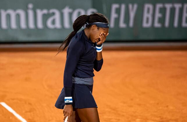 Bilder des Jahres 2020, Sport 09 September Sport Themen der Woche KW40 Sport Bilder des Tages Cori(Coco)Gauff (USA) reagiert veraergert, Aerger, enttaeuscht, Enttaeuschung, Emotion Tennis - French Open 2020 - Grand Slam - Roland Garros - Paris - - France - 30 September 2020. *** Cori Coco Gauff USA reacts angry, anger, disappointed, disappointment, emotion Tennis French Open 2020 Grand Slam Roland Garros Paris France 30 September 2020 Copyright: xJuergenxHasenkopfx