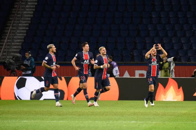Attitude - Joie des joueurs de l equipe du PSG apres le but de Alessandro FLORENZI ( 24 - PSG ) - FOOTBALL : Paris Saint Germain vs Angers SCO - Ligue 1 - Paris - 02 10 2020 FedericoPestellini Panoramic 
