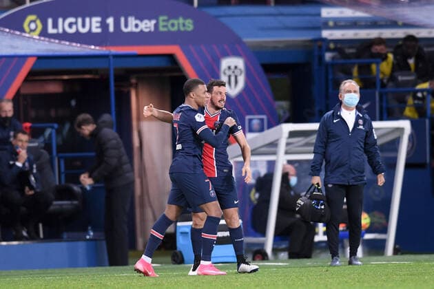 JOIE - FAIR PLAY - 24 ALESSANDRO FLORENZI (PSG) - 07 KYLIAN MBAPPE (PSG) FOOTBALL : Paris SG vs Angers - Ligue 1 Uber Eats - 02 10 2020 FEP Panoramic 