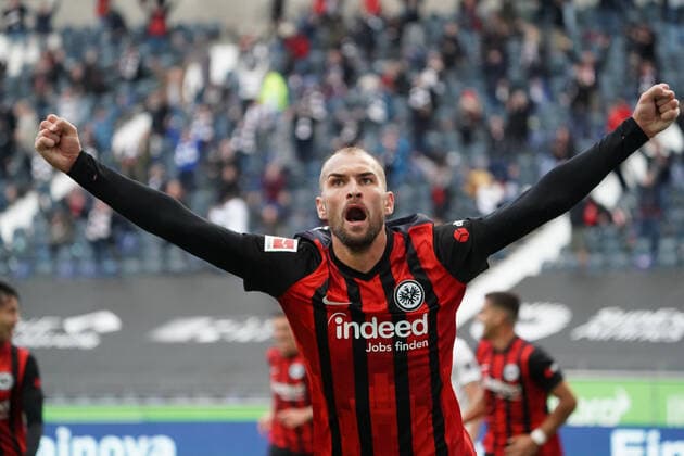 celebrate the goal, goal celebration for the 2 1 Bas Dost Eintracht Frankfurt 03 10 2020 Bundesliga, season 20 21, matchday 3, Eintracht Frankfurt vs TSG 1899 Hoffenheim, emonline, emspor, v l Deutsche Bank Park
