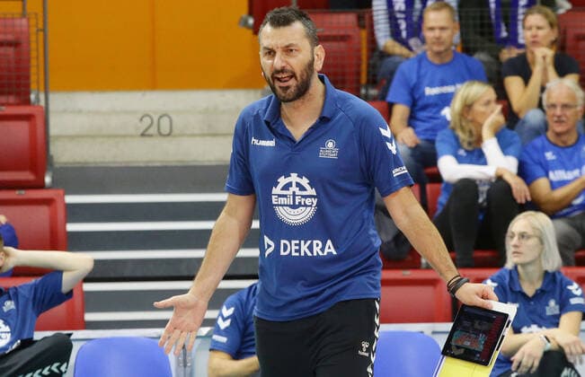 Stuttgart , Volleyball Volleyball Bundesliga Allianz MTV Stuttgart vs. Rote Raben Vilsbiburg , Giannis Athanasopoulos Trainer Stgt