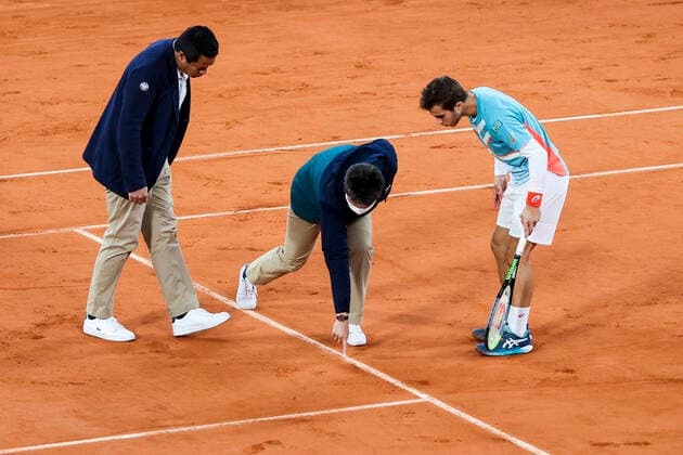 TENNIS - ATP, Tennis Herren French Open 2020 PARIS,FRANCE,04.OCT.20 - TENNIS - ATP World Tour, French Open, Roland Garros, Grand Slam. Image shows the chair umpire, the linesman and Hugo Gaston (FRA). GEPAxpictures xPatrickxSteiner