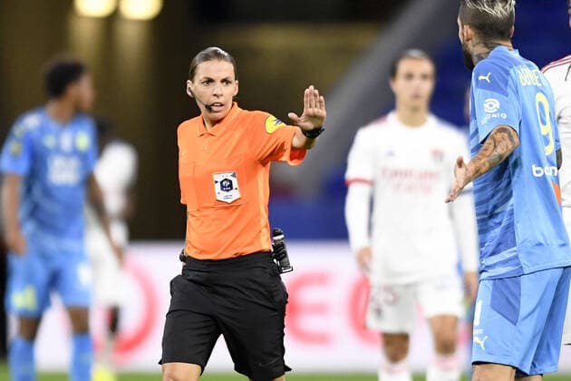 STEPHANIE FRAPPART (ARBITRE) FOOTBALL : Lyon vs Marseille - Ligue 1 Uber Eats - 04 10 2020 FEP Panoramic 