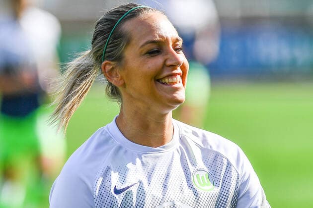 Lena Goeßling Wolfsburg, 28 , Portrait, Portrait, laughing, cheerful, radiant, optimistic, 04 10 2020, Cologne Germany , Football, Flyeralarm Frauen Bundesliga, Bayer 04 Leverkusen VfL Wolfsburg, DFB DFL REGULATIONS PROHIBIT ANY USE OF PHOTOGRAPHS AS IMAGE SEQUENCES AND OR QUASI VIDEO xmhx
