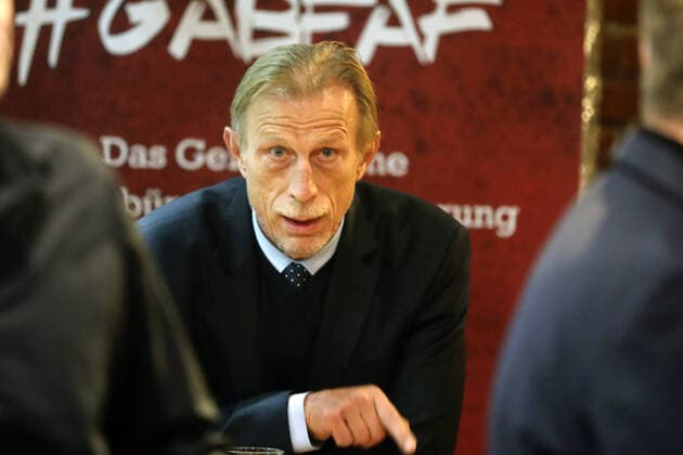 Bilder des Jahres 2020, Sport 10 Oktober Sport Themen der Woche KW41 Sport Bilder des Tages KICKER BASE Gebäude Kupferhütte, Sportbuzzer Networknight mit Sportprominenz, Christoph Daum, Bild: 06.10.2020 *** Sport KICKER BASE building copper smelter, Sportbuzzer Networknight with sports celebrities, Christoph Daum, Picture 06 10 2020