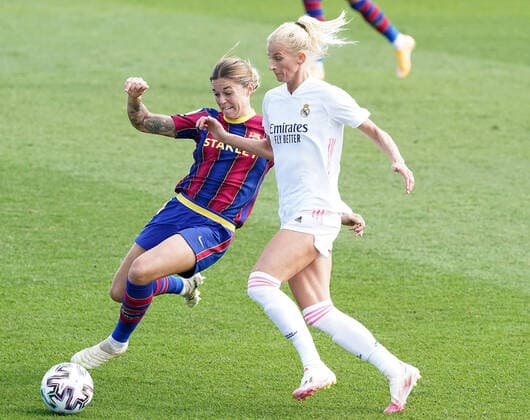 First official match and first classic in the history of women s Real Madrid. Real Madrid s Sofia Jakobsson (r) and FC Barcelona, Barca s Mapi Leon during Spanish Female League match. October 4,2020. (20201004790)