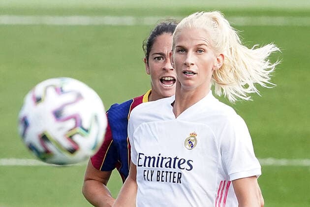 First official match and first classic in the history of women s Real Madrid. Real Madrid s Sofia Jakobsson (r) and FC Barcelona, Barca s Marta Torrejon during Spanish Female League match. October 4,2020. (20201004818)