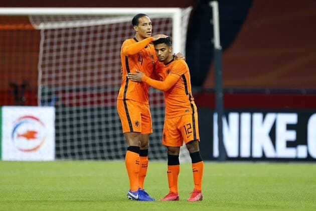 AMSTERDAM, 07-10-2020 , JohanCruyff Arena, friendly game between Netherland and Mexico. Netherlands player Virgil van Dijk (L) and Netherlands player Owen Wijndal (R) before the game Netherlands - Mexico. Netherlands - Mexico  x9485425x Copyright: