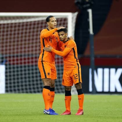 AMSTERDAM, 07-10-2020 , JohanCruyff Arena, friendly game between Netherland and Mexico. Netherlands player Virgil van Dijk (L) and Netherlands player Owen Wijndal (R) before the game Netherlands - Mexico. Netherlands - Mexico  x9485426x Copyright: