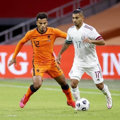 AMSTERDAM, 07-10-2020 , JohanCruyff Arena, friendly game between Netherland and Mexico. Netherlands player Owen Wijndal (L) and Mexico player Jesus Manuel Corona (R) during the game Netherlands - Mexico. Netherlands - Mexico  x9485472x Copyright: