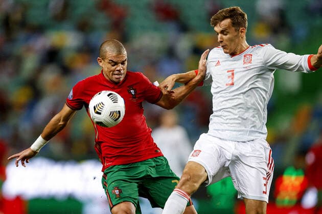 (201008) -- LISBON, Oct. 8, 2020 -- Pepe (L) of Portugal vies with Diego Llorente of Spain during a football friendly match between Portugal and Spain at the Alvalade stadium in Lisbon, Portugal, Oct. 7, 2020. (Photo by Xinhua) (SP)PORTUGAL-LISBON-FOOTBALL-FRIENDLY MATCH-SPAIN VS PORTUGAL PedroxFiuza 