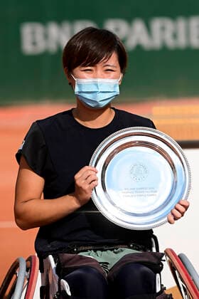 Finale Fauteuil Simple Dames Momoko Othani (jpn) avec son trophee protocole - TENNIS : Internationaux de France Roland Garros 2020 - Paris - 09 10 2020 JBAutissier Panoramic 