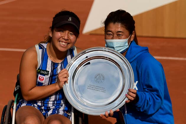 Finale Fauteuil Simple Dames Yui Kamiji (jpn) avec son trophee protocole - TENNIS : Internationaux de France Roland Garros 2020 - Paris - 09 10 2020 JBAutissier Panoramic 