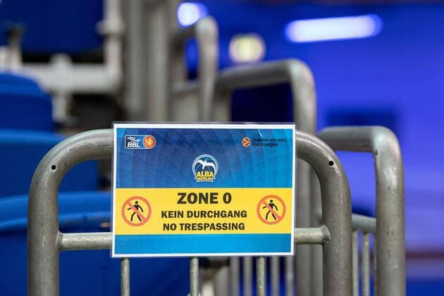 Basketball Berlin 09 10 2020 Season 2020 2021 Euroleague Regular Season 2 Matchday Alba Berlin FC Bayern München Hygiene concept Covid 19 Corona Player area 0