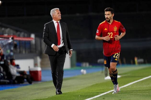 Switzerland s head coach Vladimir Petkovic (L) reacts during the UEFA Nations League group stage, group 4 soccer match, between Spain and Switzerland at Alfredo di Stefano stadium in Madrid, Spain, 10 October 2020. Spain - Switzerland !ACHTUNG: NUR REDAKTIONELLE NUTZUNG!  Copyright: xRodrigoxJiménezx GRAF8586 20201010-637379611449988053