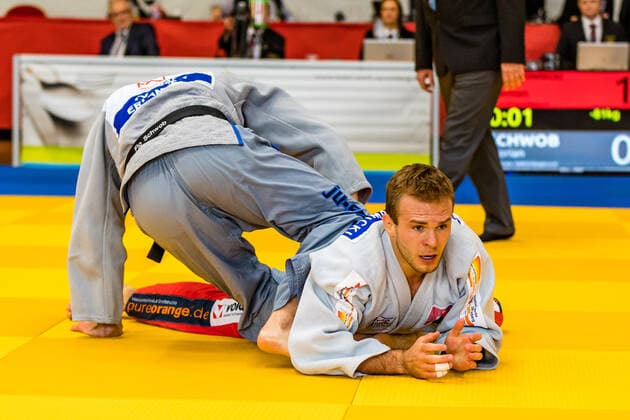 10 10 2020, Brandenburg, Senftenberg Judo Bundesliga Final Men 2020 Damian Szwarnowiecki, KSC Asahi Spremberg, Florian Schwob, TV 1848 Erlangen photo Eibner Hammerschmidt Judo Bundesliga Final Men 2020 Senftenberg Copyright: xHammerschmidtx Eibner-Pressefotox EP_fhamm