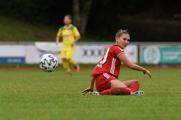 ASCHHEIM, GERMANY, OCT 11: Jana Kappes ( 20 FC Bayern München II) during the 2. Frauen Bundesliga match between FC Bayern München II and 1. FC Köln. Sven Beyrich SPP FC Bayern München II vs 1. FC Köln 