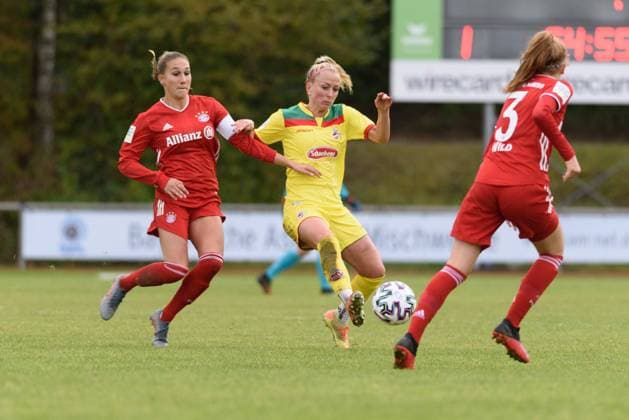 ASCHHEIM, GERMANY, OCT 11: Jana Kappes ( 20 FC Bayern München II) and Mandy Islacker ( 8 1. FC Koeln) during the 2. Frauen Bundesliga match between FC Bayern München II and 1. FC Köln. Sven Beyrich SPP FC Bayern München II vs 1. FC Köln 