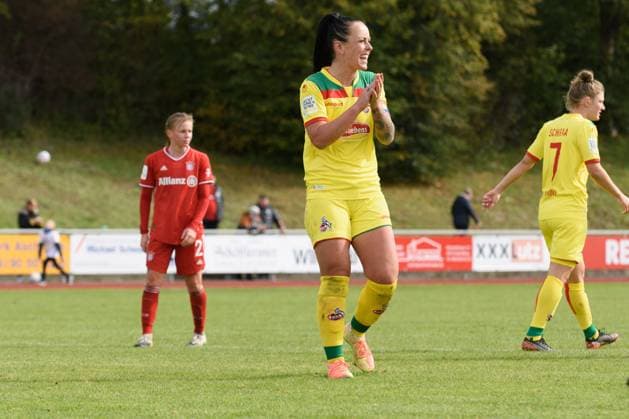 ASCHHEIM, GERMANY, OCT 11: Peggy Nietgen ( 21 1. FC Koeln) during the 2. Frauen Bundesliga match between FC Bayern München II and 1. FC Köln. Sven Beyrich SPP FC Bayern München II vs 1. FC Köln 