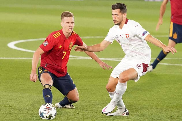 Spain s Dani Olmo (l) and Switzerland s Remo Freuler during UEFA Nations League 2020 League Phase match. October 10,2020. (2020101035)