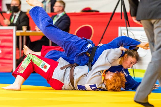 11 10 2020, Brandenburg, Senftenberg Judo Second National League Final Women 2020 Lisa Oberföll, BC Karlsruhe, Antonia Schneider, KSC Asahi Spremberg in a friendly match Judo Second National League Final Women 2020 Senftenberg Copyright: xHammerschmidtx Eibner-Pressefotox EP_fhamm