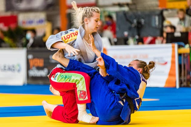 11 10 2020, Brandenburg, Senftenberg Judo Second Bundesliga Final Women 2020 Tanja Schmadel, BC Karlsruhe, Luisa Engelkind, KSC Asahi Spremberg in a friendly match Judo Second Bundesliga Final Women 2020 Senftenberg Copyright: xHammerschmidtx Eibner-Pressefotox EP_fhamm