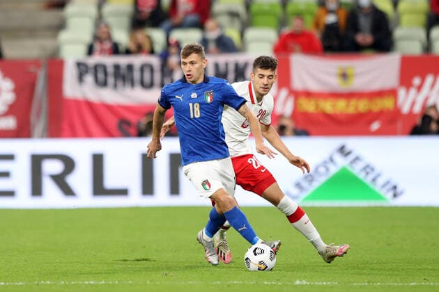 GDANSK 11.10.2020 MECZ 3. KOLEJKA LIGA NARODOW GRUPA A1 SEZON 2020 21: POLSKA - WLOCHY --- 2020-21 UEFA NATIONS LEAGUE GROUP A1 FOOTBALL MATCH: POLAND - ITALY NICOLA BARELLA JAKUB MODER FOT. PIOTR KUCZA FOTOPYK NEWSPIX.PL --- Newspix.pl  201011PYK0016