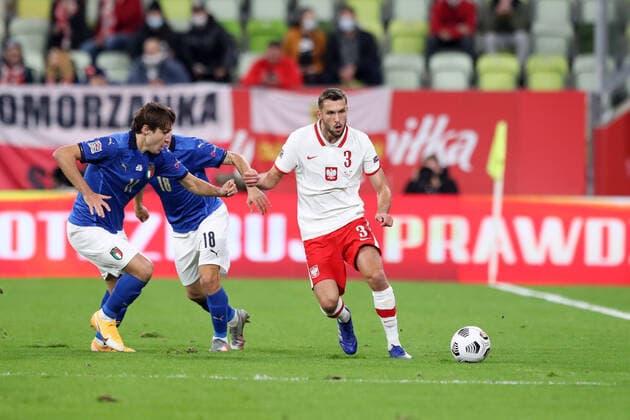 GDANSK 11.10.2020 MECZ 3. KOLEJKA LIGA NARODOW GRUPA A1 SEZON 2020 21: POLSKA - WLOCHY --- 2020-21 UEFA NATIONS LEAGUE GROUP A1 FOOTBALL MATCH: POLAND - ITALY FEDERICO CHIESA SEBASTIAN WALUKIEWICZ FOT. PIOTR KUCZA FOTOPYK NEWSPIX.PL --- Newspix.pl  201011PYK0017