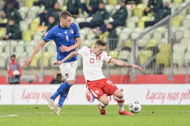11.10.2020 GDANSK PILKA NOZNA - LIGA NARODOW UEFA MECZ GRUPY A POLSKA - WLOCHY Football - UEFA Nations League group A match Poland - Italy N Z SEBASTIAN SZYMANSKI ANDREA BELOTTI FOT MATEUSZ SLODKOWSKI FOTONEWS NEWSPIX.PL --- Newspix.pl  20201011FNMS43