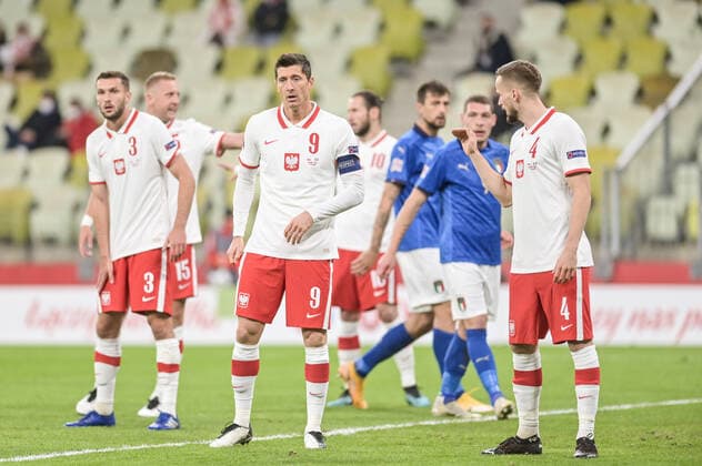 11.10.2020 GDANSK PILKA NOZNA - LIGA NARODOW UEFA MECZ GRUPY A POLSKA - WLOCHY Football - UEFA Nations League group A match Poland - Italy N Z ROBERT LEWANDOWSKI SEBASTIAN WALUKIEWICZ PILKARZE ZAWODNICY FOT MATEUSZ SLODKOWSKI FOTONEWS NEWSPIX.PL --- Newspix.pl  20201011FNMS49