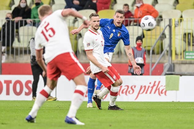 11.10.2020 GDANSK PILKA NOZNA - LIGA NARODOW UEFA MECZ GRUPY A POLSKA - WLOCHY Football - UEFA Nations League group A match Poland - Italy N Z ANDREA BELOTTI TOMASZ KEDZIORA FOT MATEUSZ SLODKOWSKI FOTONEWS NEWSPIX.PL --- Newspix.pl  20201011FNMS68