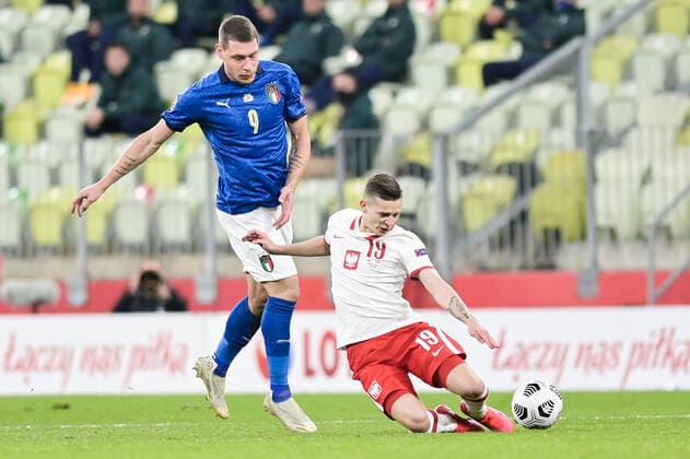 October 11, 2020, Gdansk, Poland: Andrea Belotti of Italy (L) and Sebastian Szymanski of Poland (R) are seen in action during the football UEFA Nations League match between Poland and Italy at the Energa Stadium in Gdansk Gdansk Poland - ZUMAs227 20201011_zip_s227_004 Copyright: xMateuszxSlodkowskix