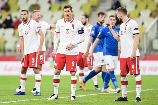 October 11, 2020, Gdansk, Poland: Robert Lewandowski of Poland seen in action during the football UEFA Nations League match between Poland and Italy at the Energa Stadium in Gdansk Gdansk Poland - ZUMAs227 20201011_zip_s227_006 Copyright: xMateuszxSlodkowskix