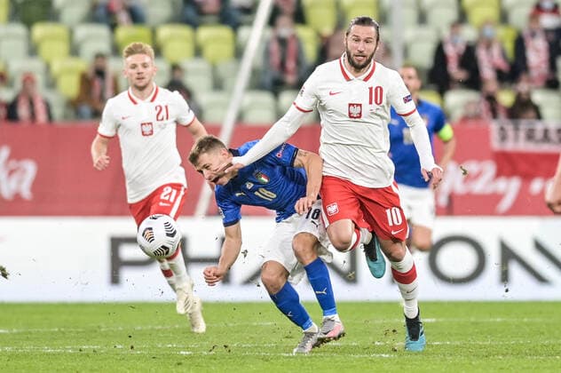 11.10.2020 GDANSK PILKA NOZNA - LIGA NARODOW UEFA MECZ GRUPY A POLSKA - WLOCHY Football - UEFA Nations League group A match Poland - Italy N Z GRZEGORZ KRYCHOWIAK NICOLO BARELLA FOT MATEUSZ SLODKOWSKI FOTONEWS NEWSPIX.PL --- Newspix.pl  20201011FNMS93
