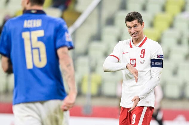October 11, 2020, Gdansk, Poland: Robert Lewandowski of Poland seen in action during the football UEFA Nations League match between Poland and Italy at the Energa Stadium in Gdansk Gdansk Poland - ZUMAs227 20201011_zip_s227_014 Copyright: xMateuszxSlodkowskix