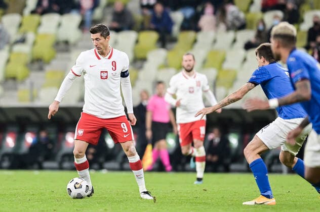October 11, 2020, Gdansk, Poland: Robert Lewandowski of Poland seen in action during the football UEFA Nations League match between Poland and Italy at the Energa Stadium in Gdansk Gdansk Poland - ZUMAs227 20201011_zip_s227_017 Copyright: xMateuszxSlodkowskix