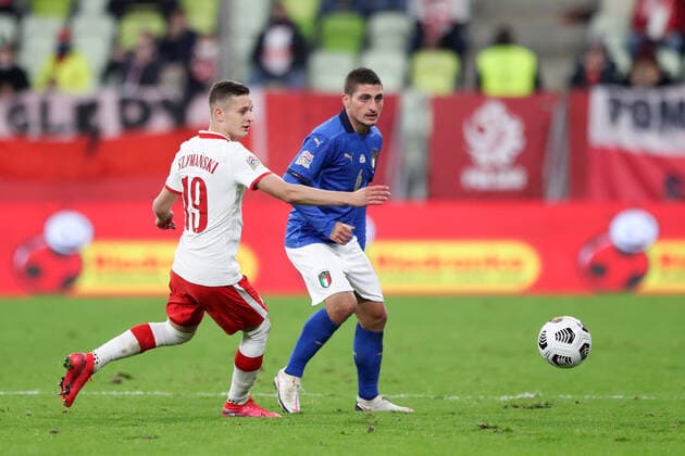 GDANSK 11.10.2020 MECZ 3. KOLEJKA LIGA NARODOW GRUPA A1 SEZON 2020 21: POLSKA - WLOCHY 0:0 --- 2020-21 UEFA NATIONS LEAGUE GROUP A1 FOOTBALL MATCH: POLAND - ITALY 0:0 SEBASTIAN SZYMANSKI MARCO VERRATTI FOT. PIOTR KUCZA FOTOPYK NEWSPIX.PL --- Newspix.pl  201011PYK0068