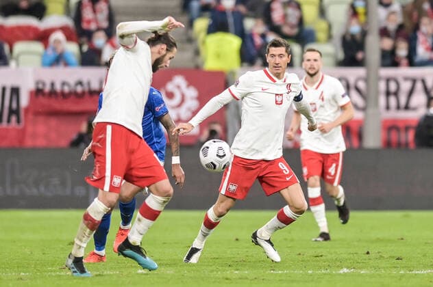 11.10.2020 GDANSK PILKA NOZNA - LIGA NARODOW UEFA MECZ GRUPY A POLSKA - WLOCHY Football - UEFA Nations League group A match Poland - Italy N Z ROBERT LEWANDOWSKI GRZEGORZ KRYCHOWIAK FOT MATEUSZ SLODKOWSKI FOTONEWS NEWSPIX.PL --- Newspix.pl  20201011FNMS144